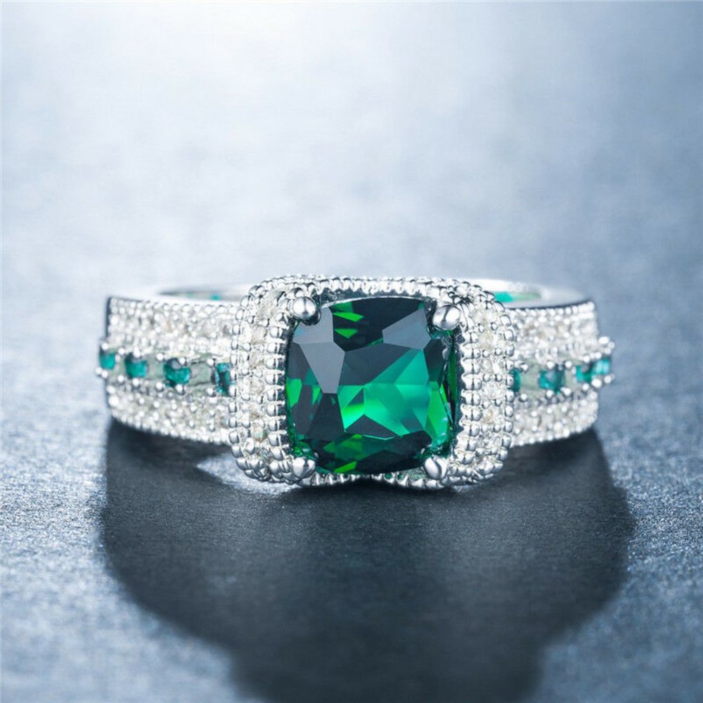 Women's Elegant 925 Silver Emerald Ring